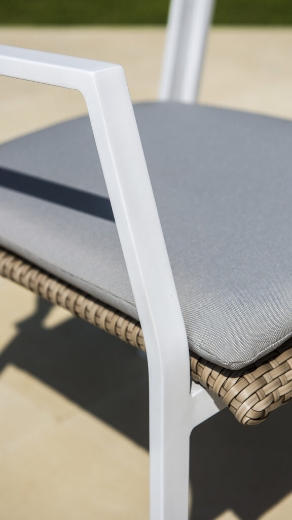 11005_Dining Armchair BREEZE_Seashell FF 30mm_Skyline_8