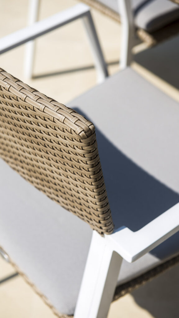 11005_Dining Armchair BREEZE_Seashell FF 30mm_Skyline_9