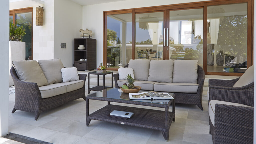 2022 Skyline Design MALTA LOVESEAT MOCCA Polypeel 7 mm 03