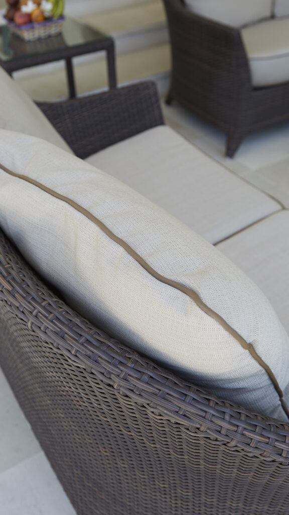 2022 Skyline Design MALTA LOVESEAT MOCCA Polypeel 7 mm 05