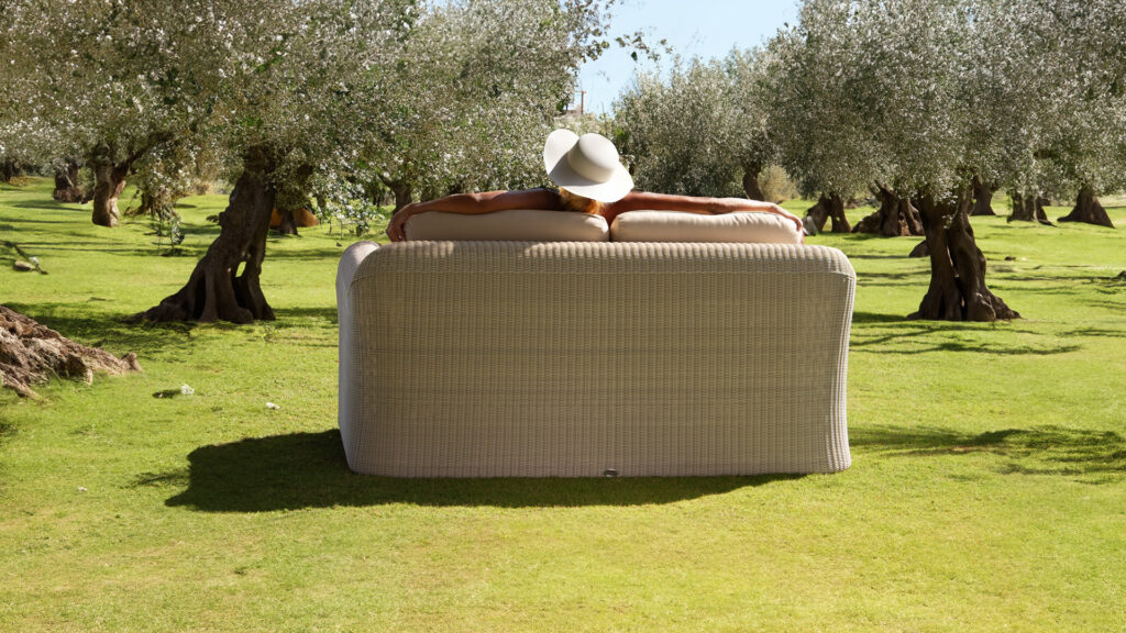 21112 CALDERAN Skyline Design LOVESEAT WHITE WASH POLYROD 3 mm 03