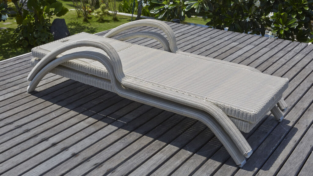 22852 Imperial Skyline Design LOUNGER TABLE WHITE WASH POLYROD 3 mm 04