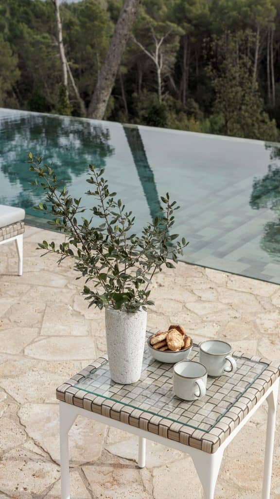 22935_Side Table Brafta_Seashell FF 30mm_Skyline_2