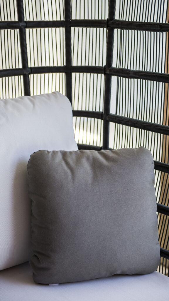 23230 SPA Skyline Design ARMCHAIR black polyrod 3.5mm 08