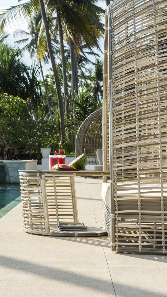 23500_Daybed Surabaya_Off_White_Mushroom 15mm_Skyline_03b