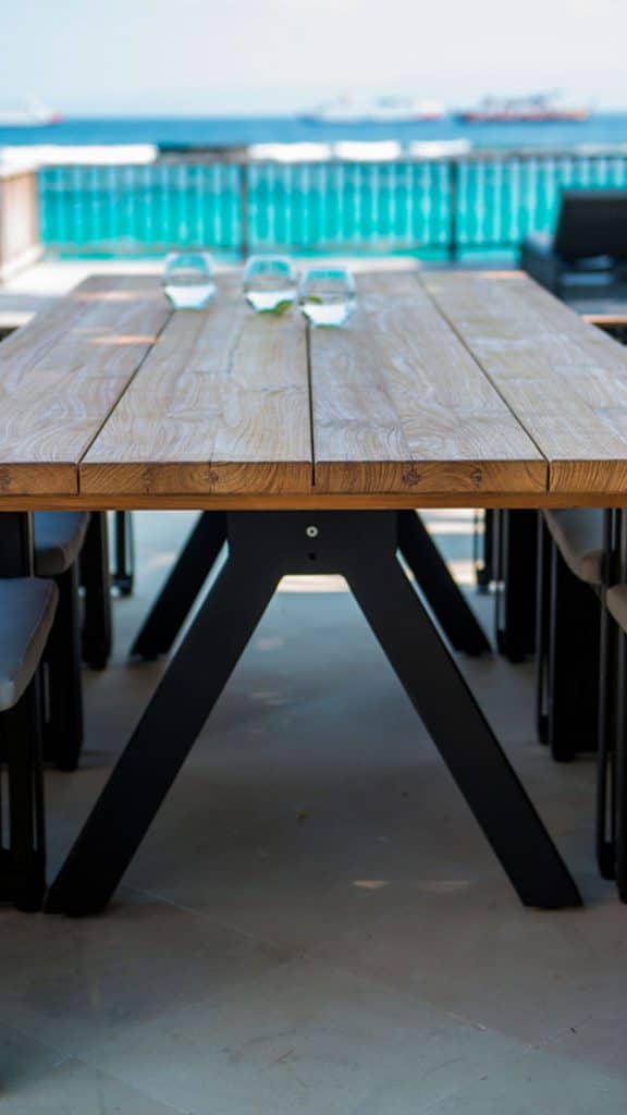 23712.01_Dining Table Alaska_Natural Teak_Skyline_4