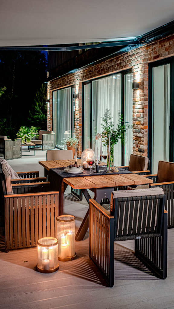 23712.22 Alaska Skyline Dining Table Natural Teak 03