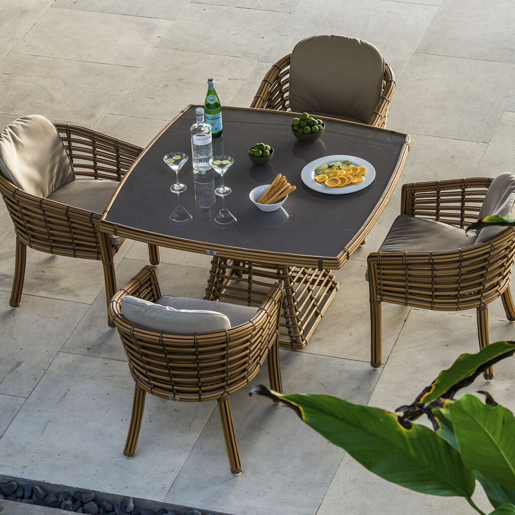 23772-12x12 VILLA Skyline Design 04