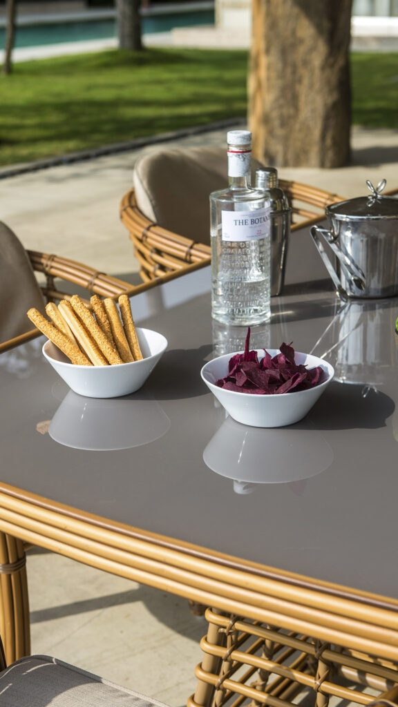 23772.16 DINING TABLE Skyline Design 06