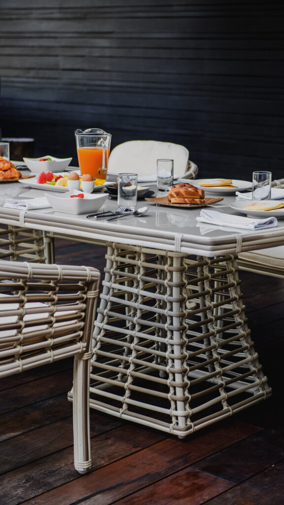 23772.22 DINING TABLE Skyline Design 05