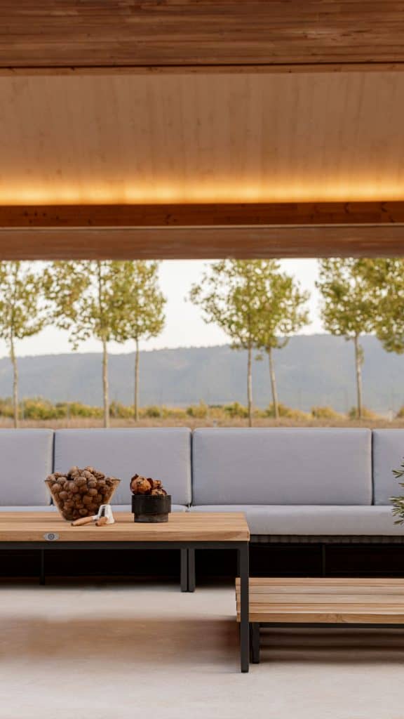 23804.01_Coffee Table Alaska_Natural Teak_Skyline_4