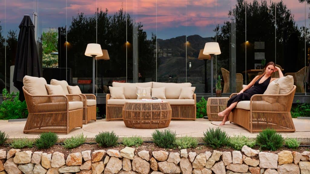 23833_Side Table Calixto_Nigerian Twist Hyacin 5mm_Skyline_0