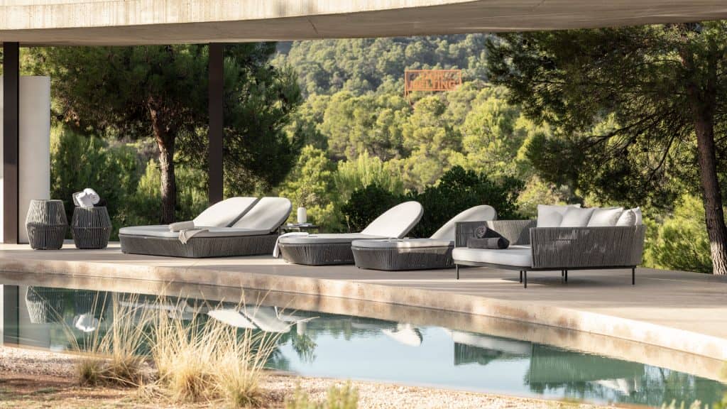 24163-Single-Lounger-Boston-Strap-Light-Grey-Skyline-Design-0