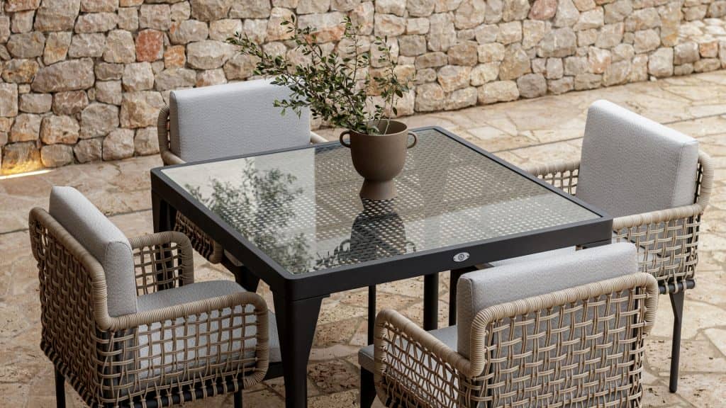 24307-SQ-Dining-Table-Ribs-Aluminum-Carbon-Skyline-Design-03