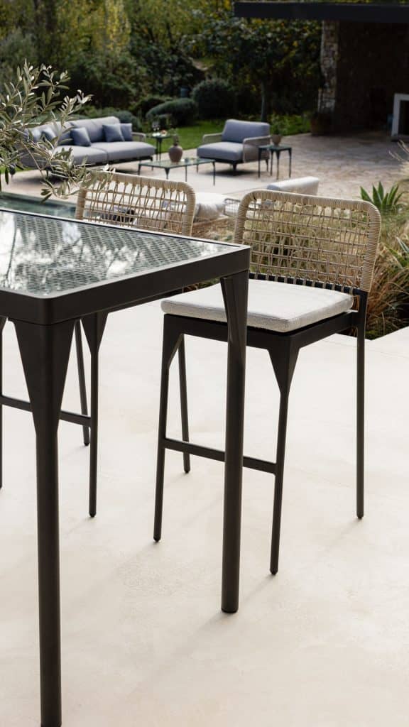 24309-SQ-Bar-Table-Ribs-Aluminum-Carbon-Skyline-Design-02