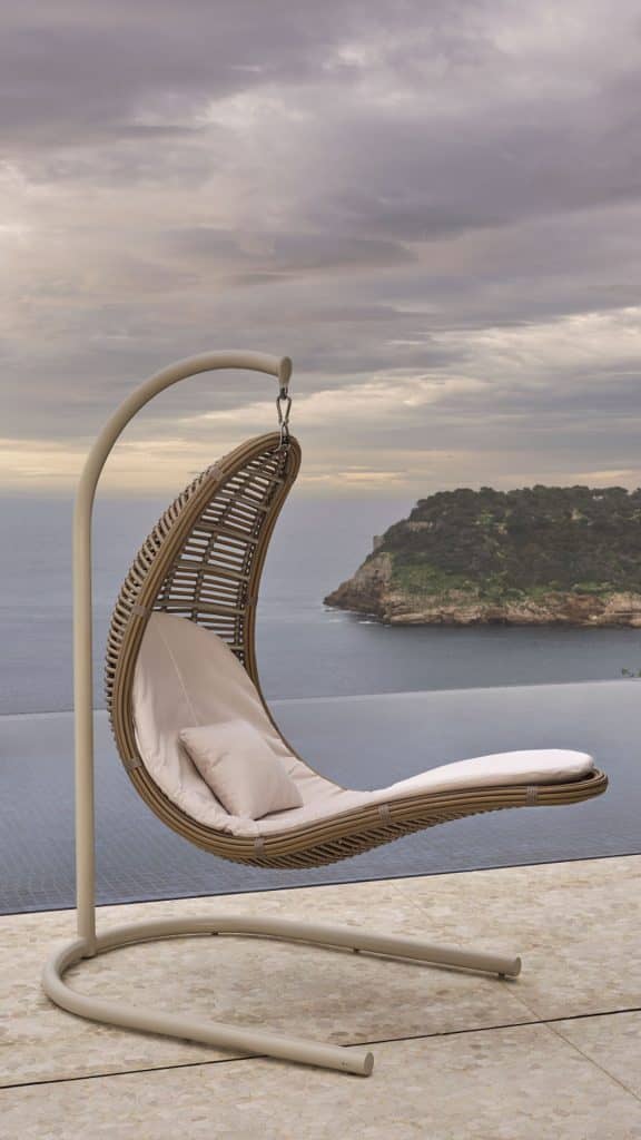 2987.00.05_Hanging Chair Ruby_Kubu Mushroom NP15mm_Skyline_4