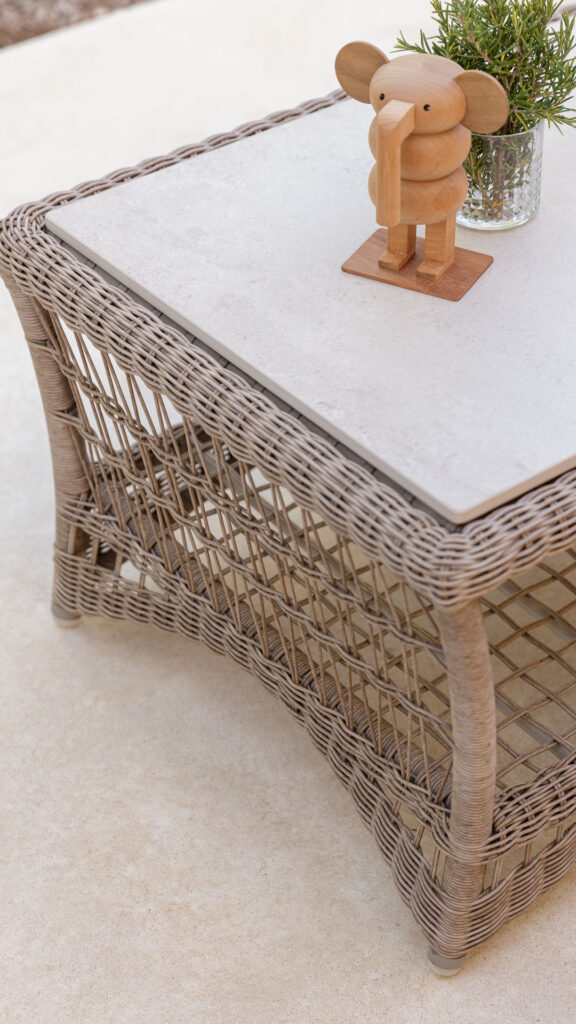 4604-Coffee-Table-Arena-Seashell-Polyrod-Skyline-Design-04