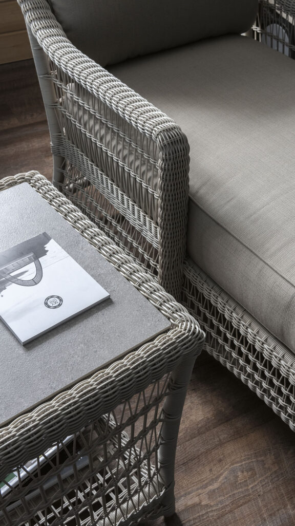 4605-Side-Table-Arena-Seashell-Polyrod-Skyline-Design-09