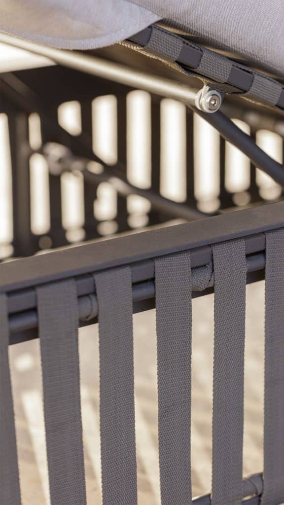 Horizon_Dark Grey Strap 35mm_Skyline_12