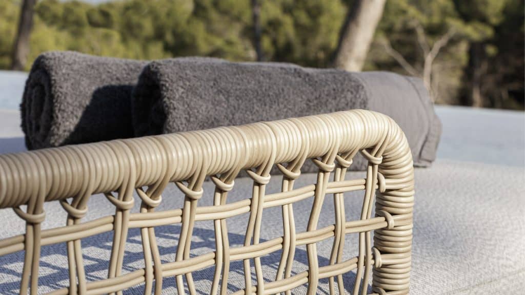 Ribs_White Seashell Polyrod 5mm_Skyline_11